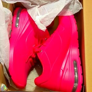 Skechers Street tennis shoe, size 8, pink color